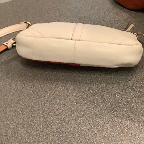 Coach wristlet purse with rose leather appliqué - Picture 4 of 6